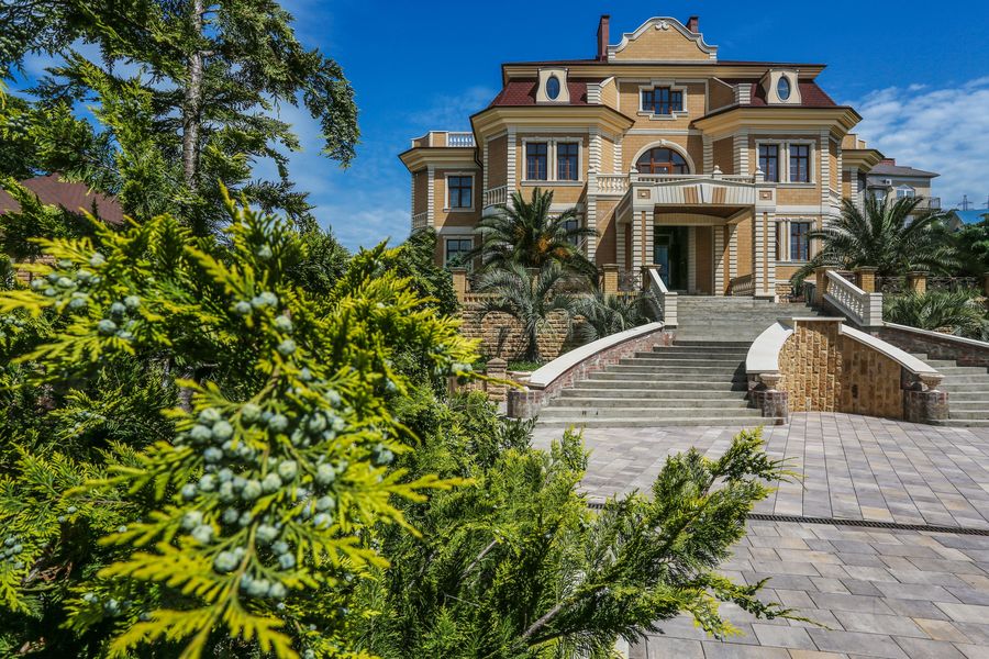 Особняк 1800 м²