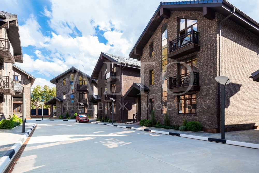 Polyana Gorky Village