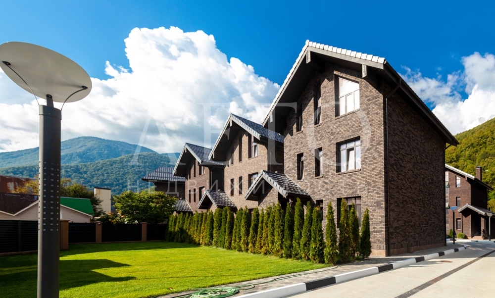 Polyana Gorky Village