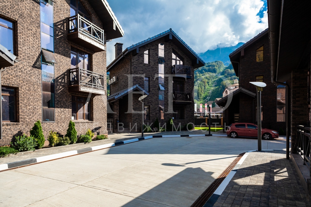 Polyana Gorky Village