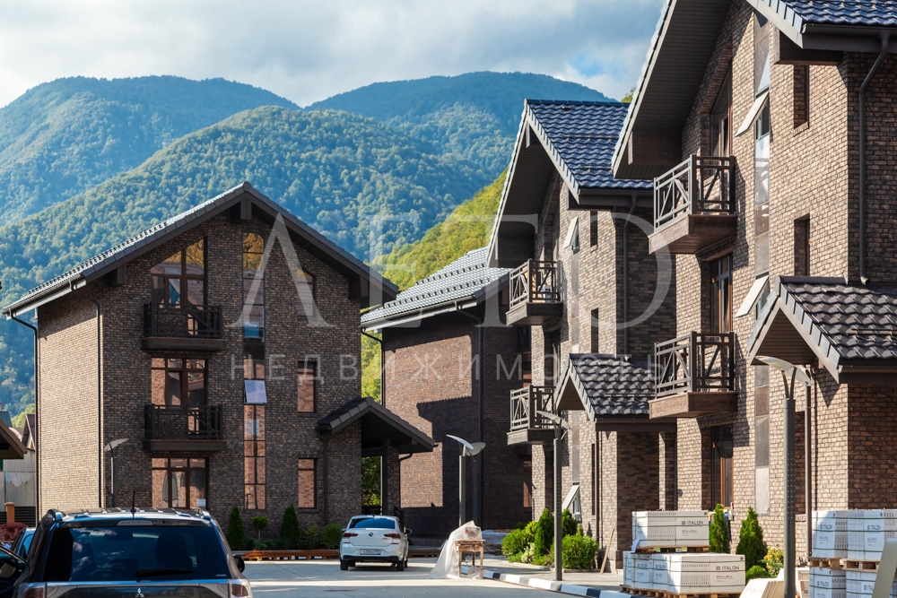 Polyana Gorky Village