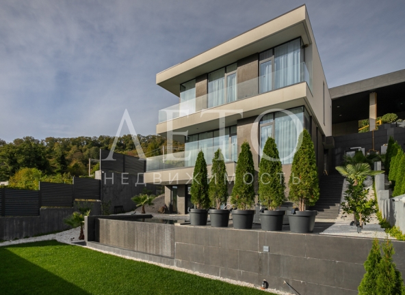 Роскошная вилла с панорамой на море-Z13949