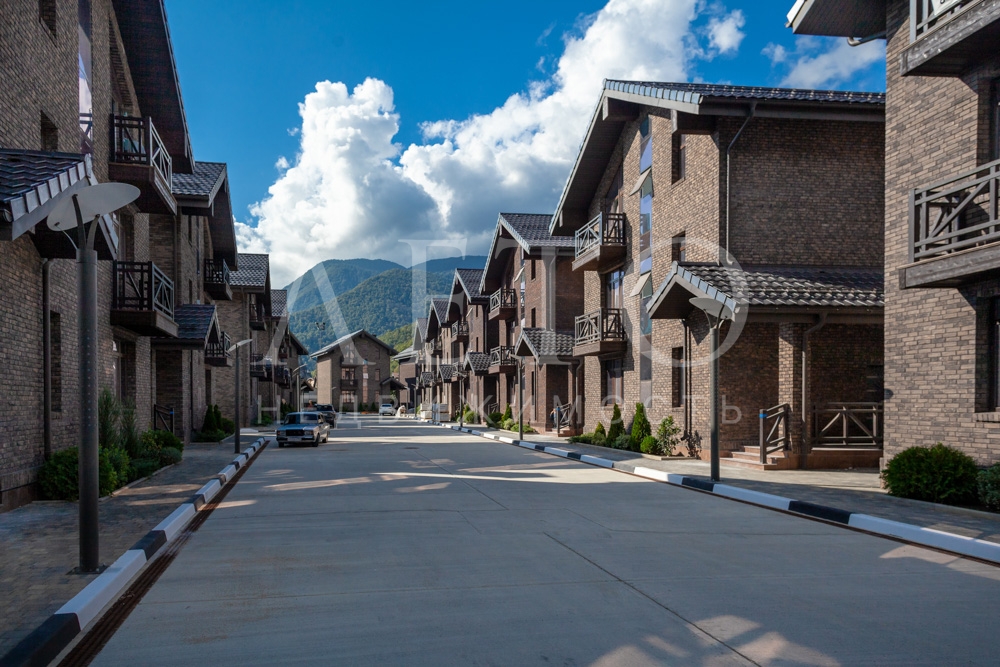 Polyana Gorky Village