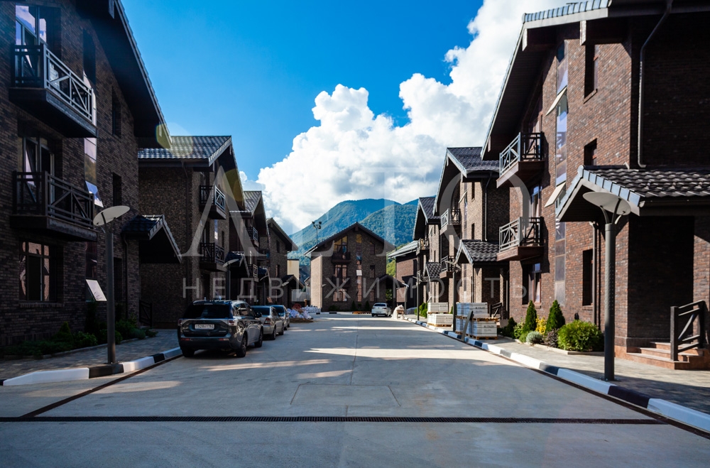 Polyana Gorky Village